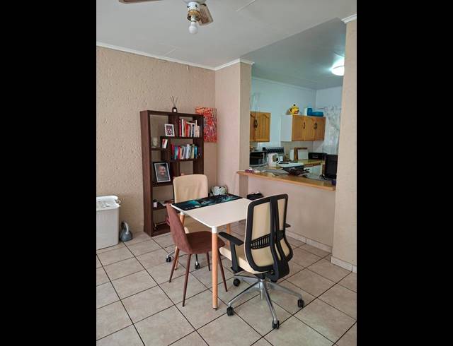 2 BEDROOM TOWNHOUSE FOR SALE IN WINDSOR EAST